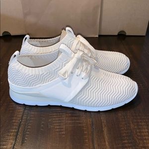 ugg willows sneakers